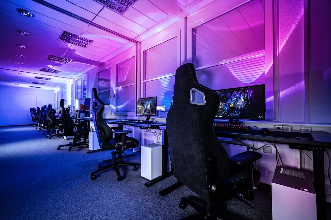 Rows of gaming PC stations set up like the LCK arena where Faker and T1 compete
