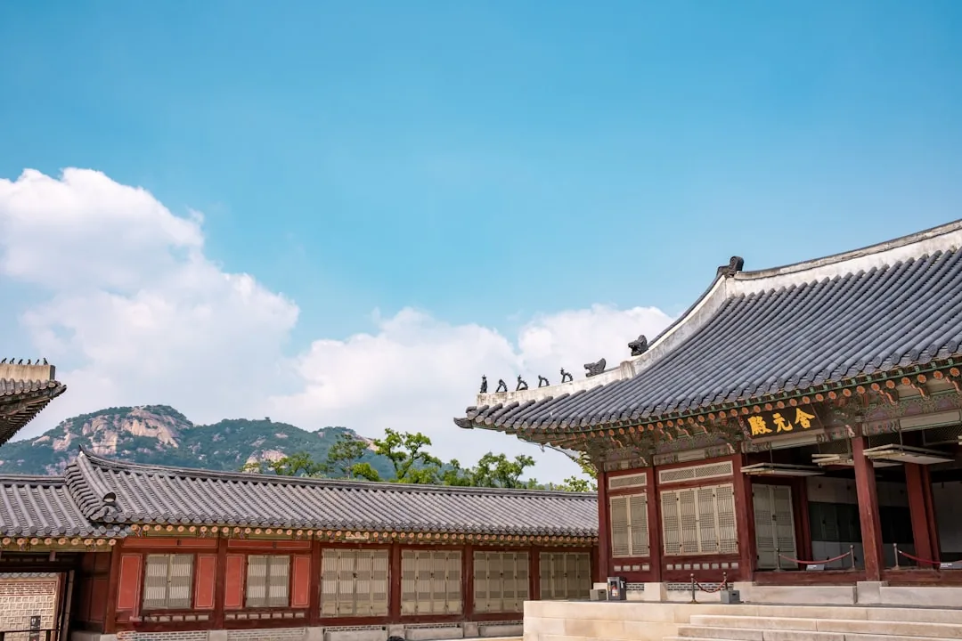 Gwanghwamun gate at Gyeongbokgung Palace with granite mountains behind it