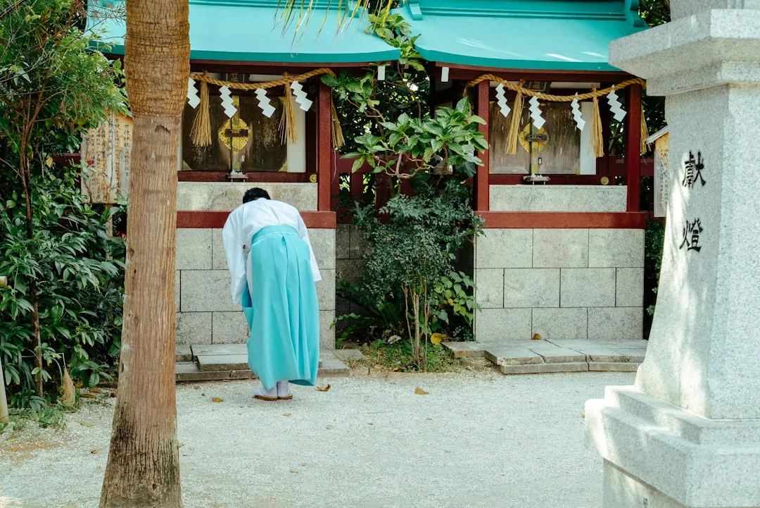 Why Do Koreans Bow to Elders? The Confucian Legacy Explained — why-do-koreans-bow-confucian-culture